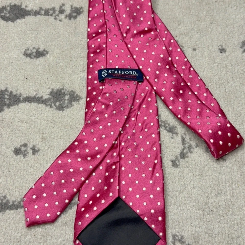 STAFFORD 100% Silk Pink Polka Dot Tie